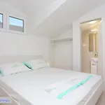 Duplex For 10 Persons, First Row By The Sea, House Ana *