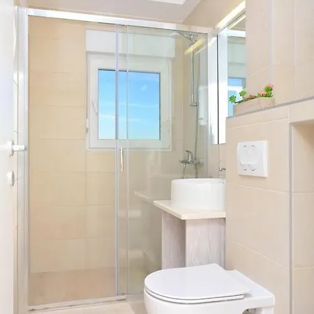شقة Duplex For 10 Persons, First Row By The Sea, House Ana *
