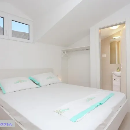 Duplex For 10 Persons, First Row By The Sea, House Ana *