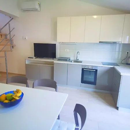 Duplex For 10 Persons, First Row By The Sea, House Ana 아파트 Duće
