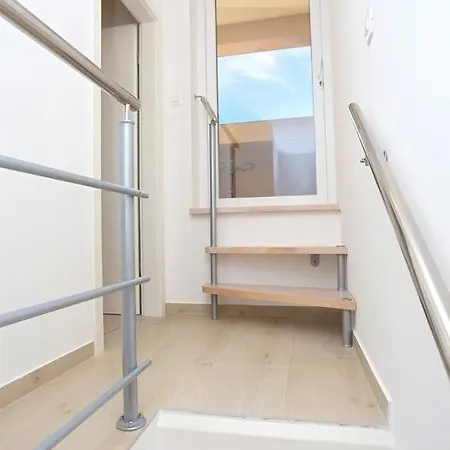 Duplex For 10 Persons, First Row By The Sea, House Ana شقة *