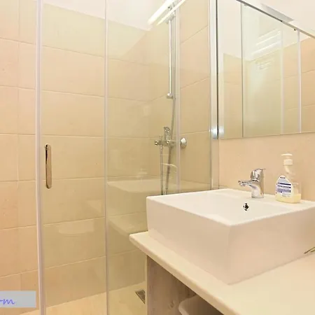 아파트 Duplex For 10 Persons, First Row By The Sea, House Ana Duće