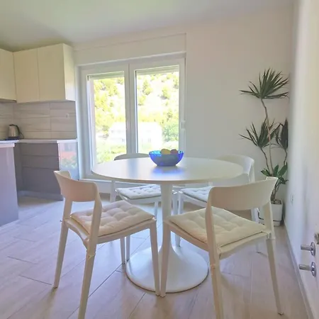 아파트 Duplex For 10 Persons, First Row By The Sea, House Ana Duće